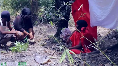 A village slay queen got fucked by the prince in the bush