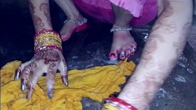 Voluptuous bhabhi peeing in bathroom porn in hindi