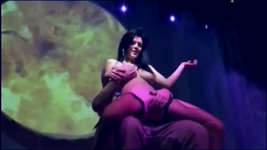 privat Lap Dance on public stage